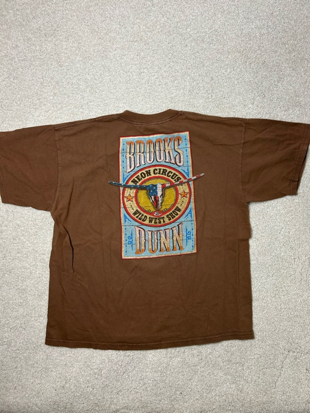 Vintage Brooks & Dunn Country Music Graphic Tee in Brown - Picture 4 of 6
